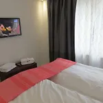 Geele Hus 6 *