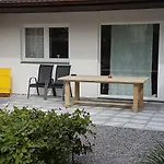 Geele Hus 6 *
