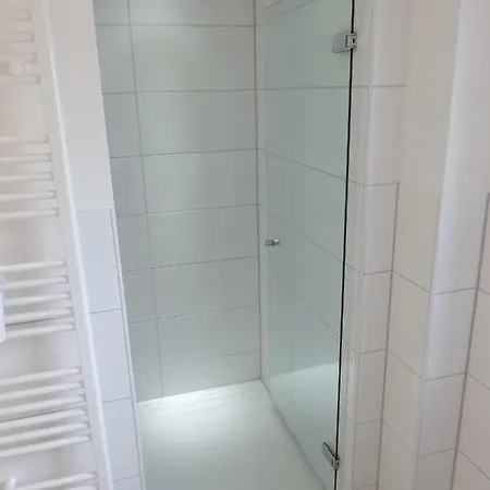 Geele Hus 6 *