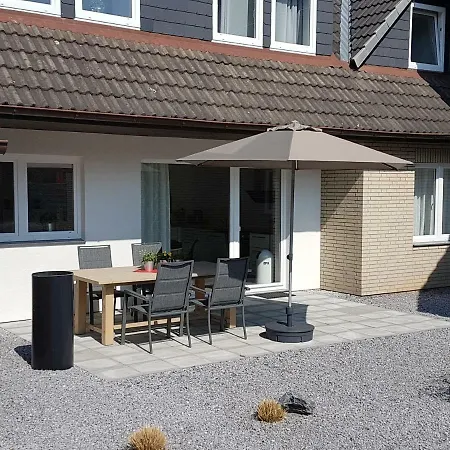 Geele Hus 6 *
