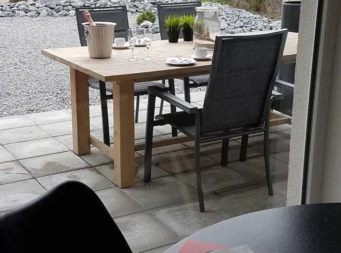 Geele Hus 6 *